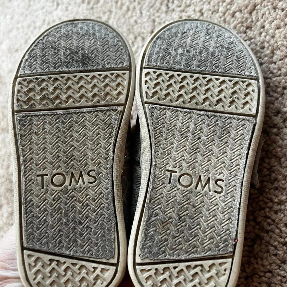 Toddler Silver Girls size 7 Slip on Shoes